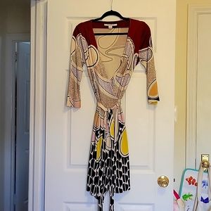 Diane Von Furstenberg 100% Silk Wrap Dress 1/2 Sleeve size 12